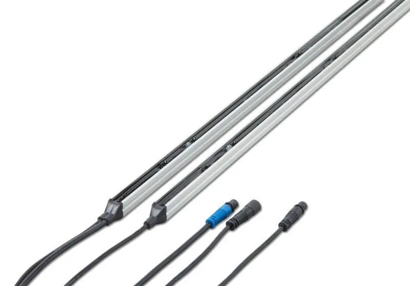 Lichtgitter und Lichtschranke an einem Industrietor zur sicheren Absicherung bei Staplerverkehr und automatischem Torlauf