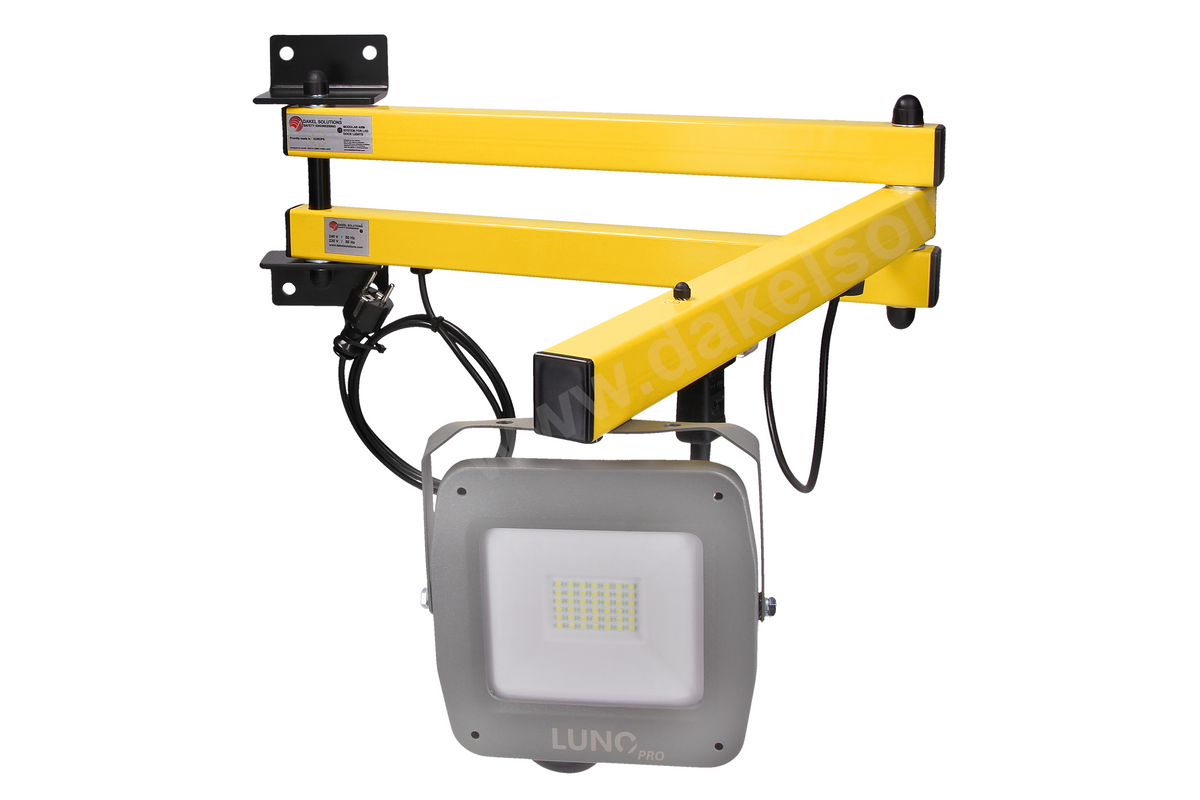 Brite Lite DM230 LED-Verladeleuchte mit gelbem Doppelgelenkarm und rechteckigem 50-W-LED-Strahler für industrielle Verladerampen
