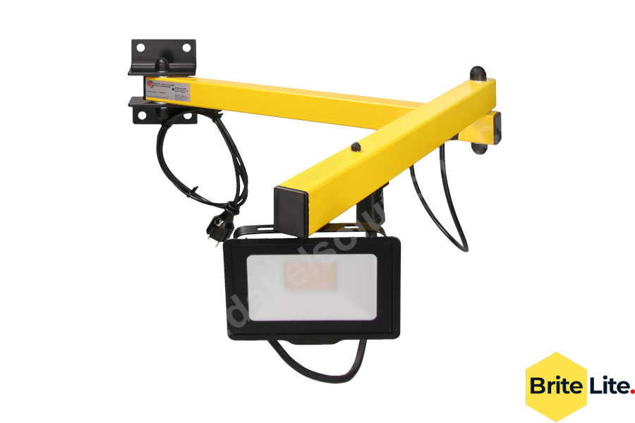 Brite Lite DS230 LED-Verladeleuchte mit gelbem Gelenkarm und rechteckigem 20-W-LED-Strahler zur Beleuchtung von Lkw-Laderäumen