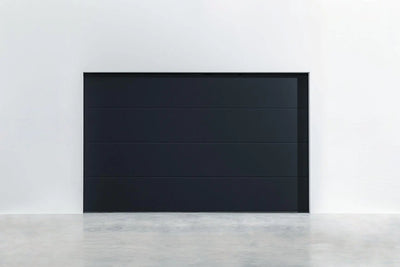 Garagentor Design-Line Nero RAL 9005 – tiefschwarze Oberfläche mit moderner Struktur.